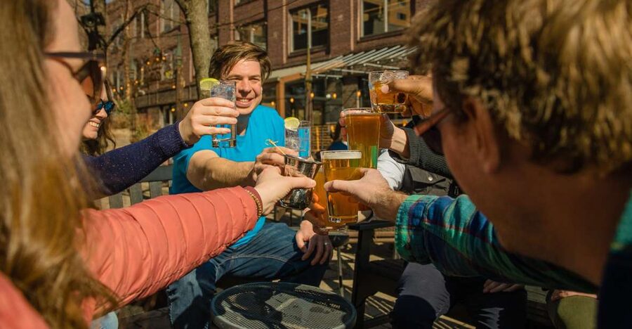 Minneapolis: History and 4-Bar Crawl Guided Walking Tour - Meeting at the Minneapolis Visitor Center