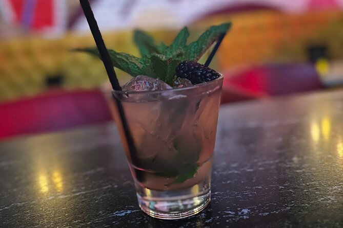 Minneapolis Local Bar Tour with Tastings - A bar walk with Minneapolis built into it