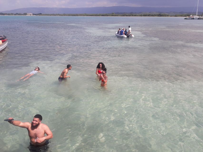 Montego Bay: 8-Hour Appleton & Pelican Bar Return Transfer - The boat out to Floyd’s Pelican Bar