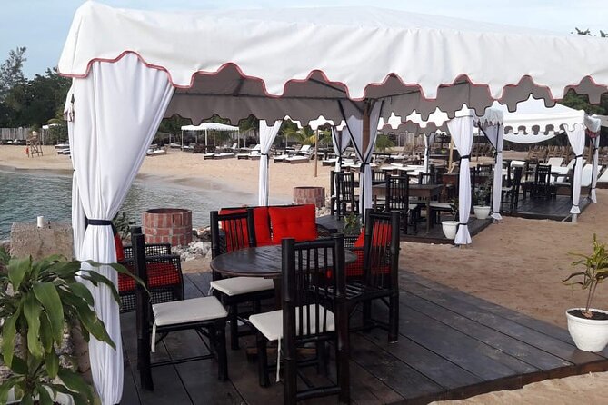 Montego Bay: Bamboo Beach Club VIP Access with Lunch & Cocktails - How the service shapes the day