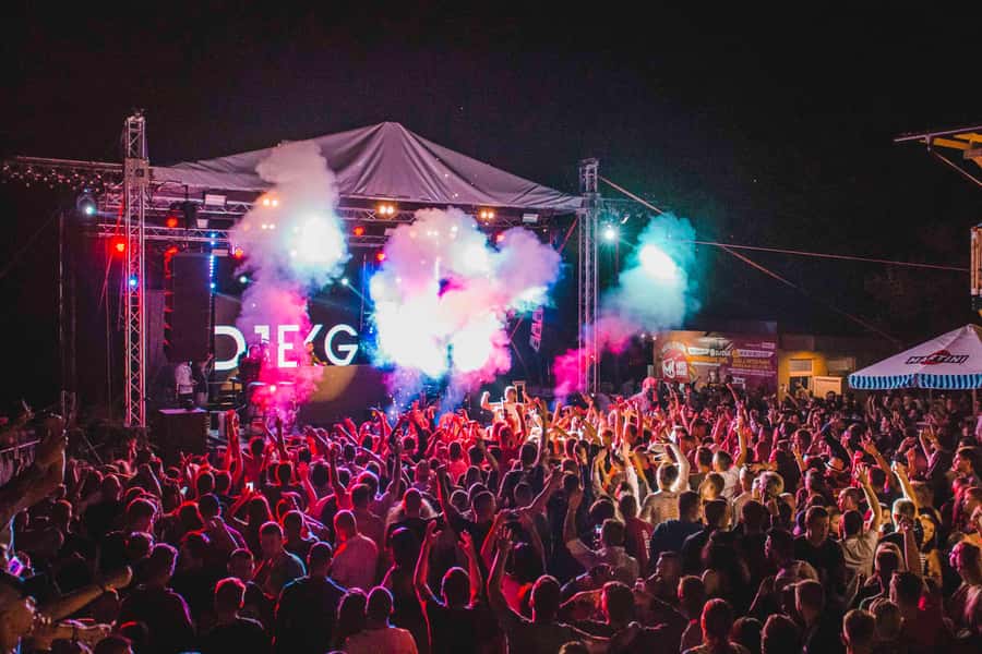 Nairobi nightlife thrill - Clubs, DJs, and live performances