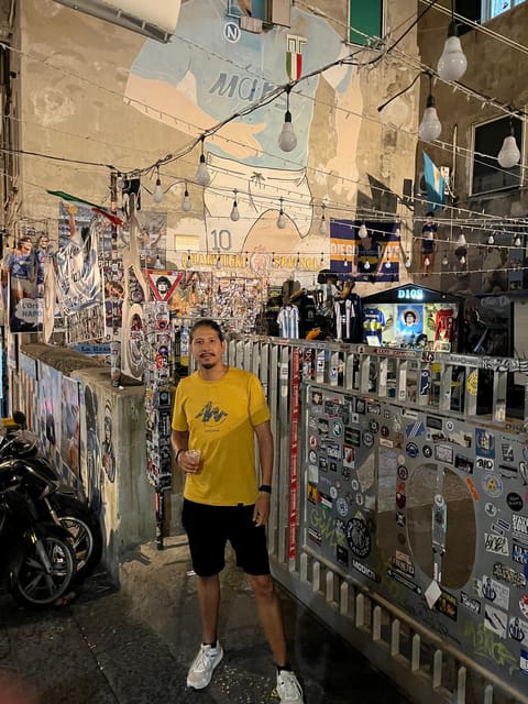 Naples cheers: Bar tour with Free Drinks - The meeting point is the biggest practical risk