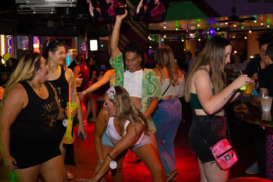 Nashville Bar Crawl: Guided Pub Crawl with Drinks Discounts - My call: who should book this night out?