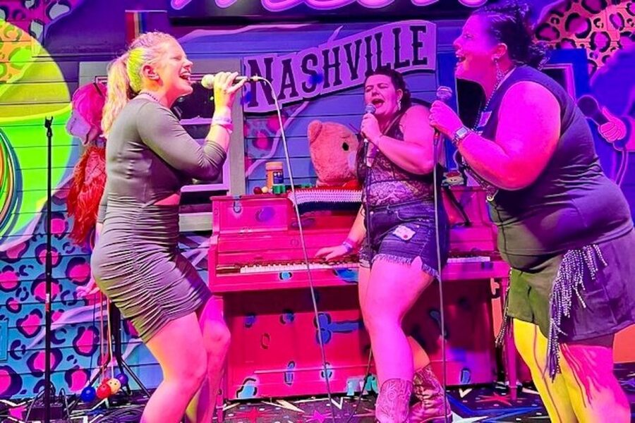 Nashville: Exclusive Entry and Special Offers VIP Bar Crawl - Shots, drink specials, and the pace of the night