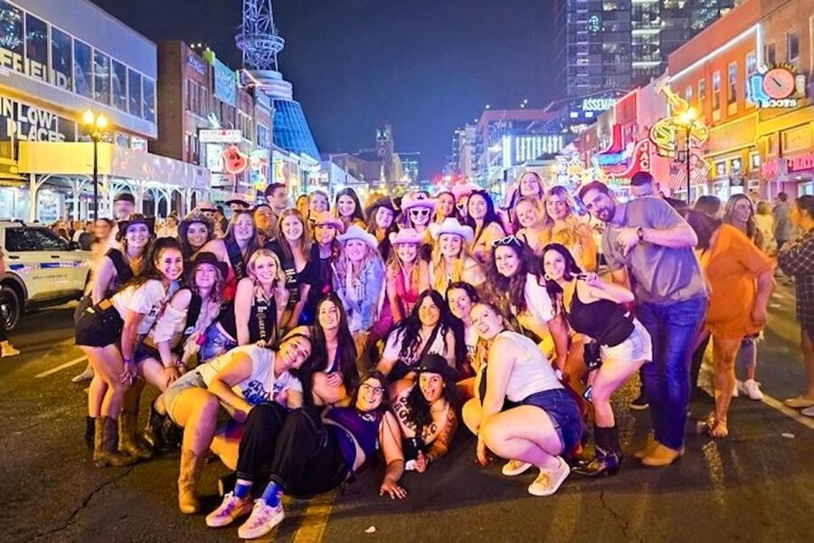 Nashville: Exclusive Entry and Special Offers VIP Bar Crawl - Reliability and the importance of the guide