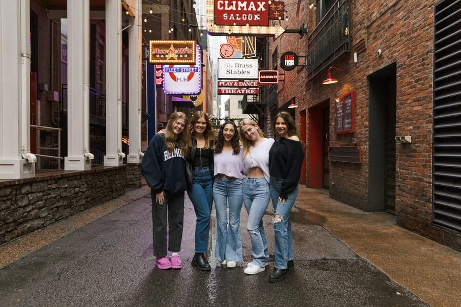 Nashville's Speakeasy Secrets: True Crime Tasting Pub Crawl - The middle stop adds atmosphere
