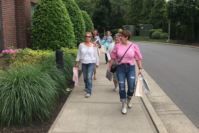 Nashville Shopping Tour with Wine, Cocktails and Snacks - Who should book this Nashville experience?