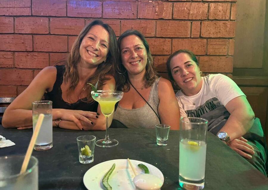 New Delhi: Private Guided Nightlife Experience with Drink - Starting the night in Connaught Place
