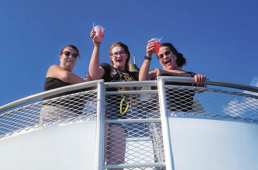 Newport, RI: Evening Cocktail Cruise of Narragansett Bay - A 75-minute route through Newport Harbor