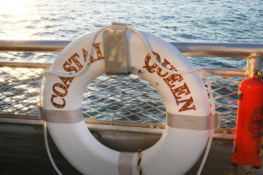 Newport, RI: Evening Cocktail Cruise of Narragansett Bay - Yachts, lighthouses, and the Newport waterfront