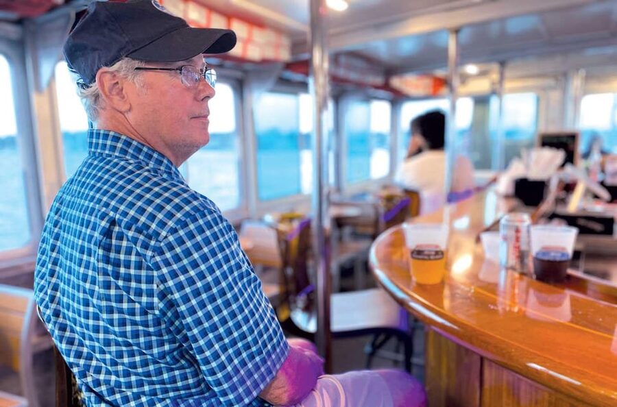 Newport, RI: Evening Cocktail Cruise of Narragansett Bay - The complimentary cocktail and cash-only bar