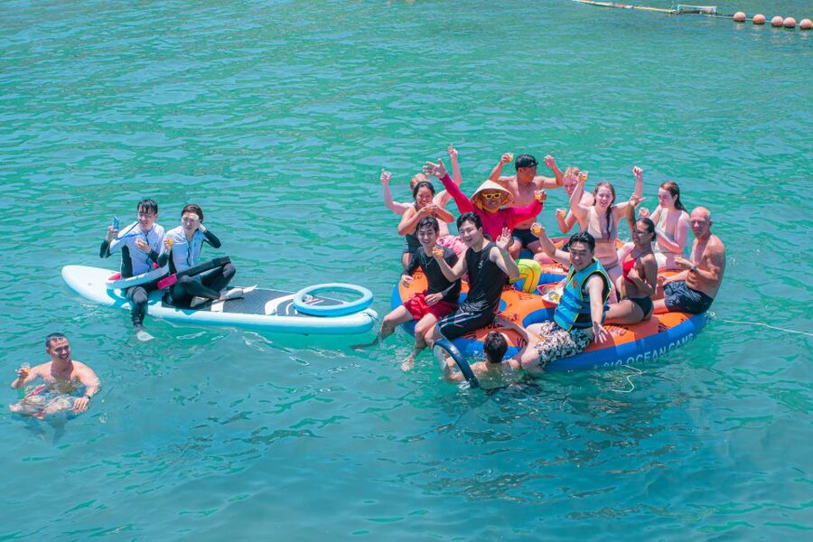 Nha Trang: Coral Reef Snorkeling and Floating Bar Party - Con Se Tre Tourist Village and the seafood lunch