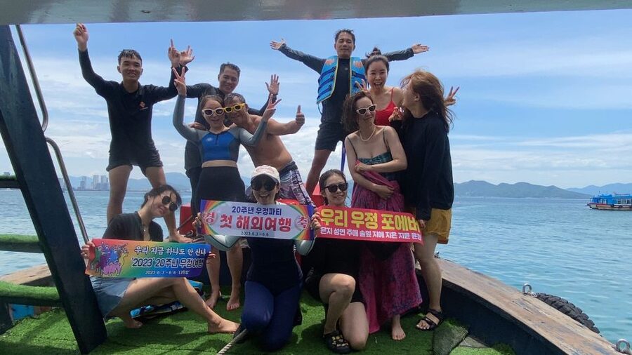 Nha Trang: Coral Reef Snorkeling and Floating Bar Party - The afternoon: paddle, float, swim, or take photos