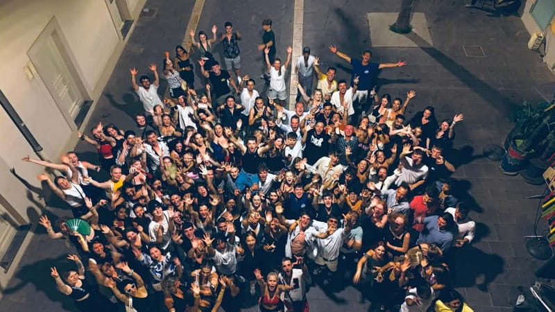 Nice: Bar/Pub Crawl with Free Shots and VIP Entry - A cheap way to meet people in Nice