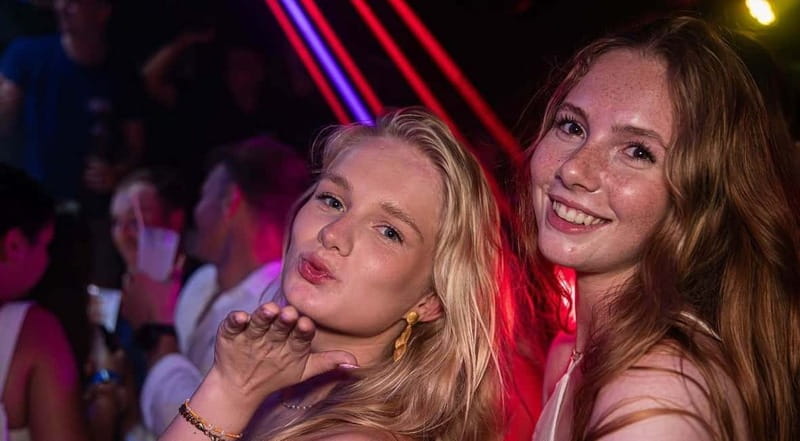 Nice: Bar/Pub Crawl with Free Shots and VIP Entry - Walking through Nice between venues