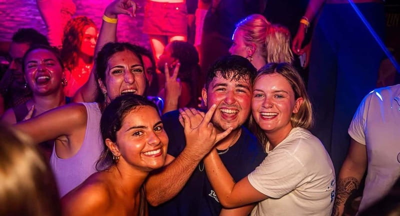 Nice: Bar/Pub Crawl with Free Shots and VIP Entry - How social is the group?