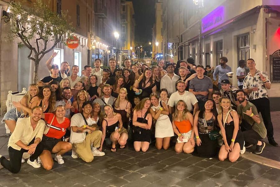 Nice: Ultimate Party Bar Crawl Free Shots & VIP Club Entry - Why this Nice bar crawl works for solo visitors