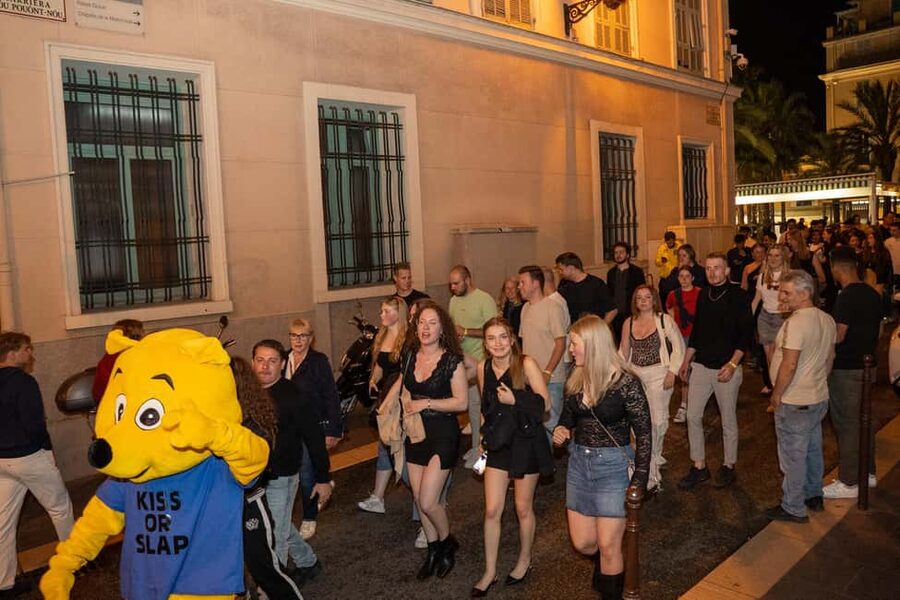 Nice : Yellow Pub Crawl - Social Bars, Games & Meet People - Four Bars, Four Different Moods