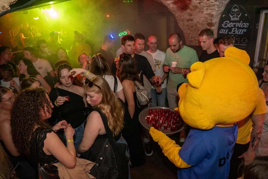 Nice : Yellow Pub Crawl - Social Bars, Games & Meet People - The Nightclub Finish and Dress Rules