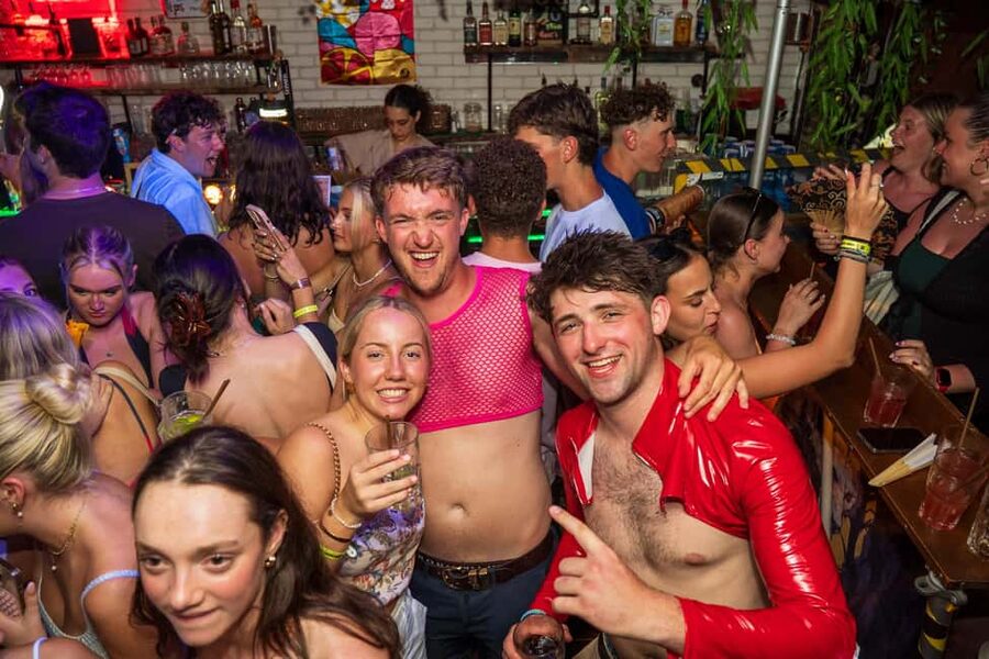 Nice : Yellow Pub Crawl - Social Bars, Games & Meet People - Who Should Book Yellow in Nice?