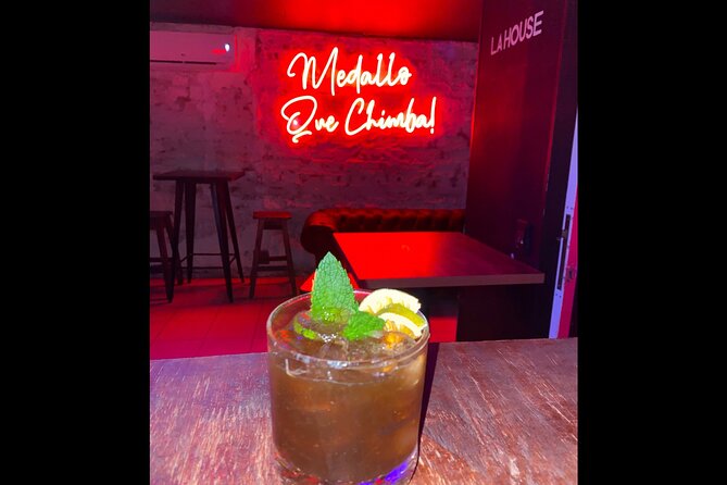 Nightlife Medellin, Rooftops, bars and Clubs - A social start at Purple Reign in Parque Lleras