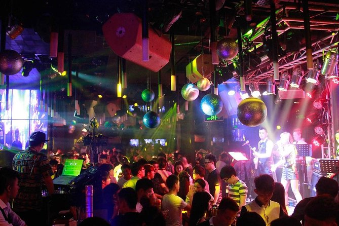 Nightlife Party Tour of Guangzhou - Huacheng Square: one hour among modern Guangzhou