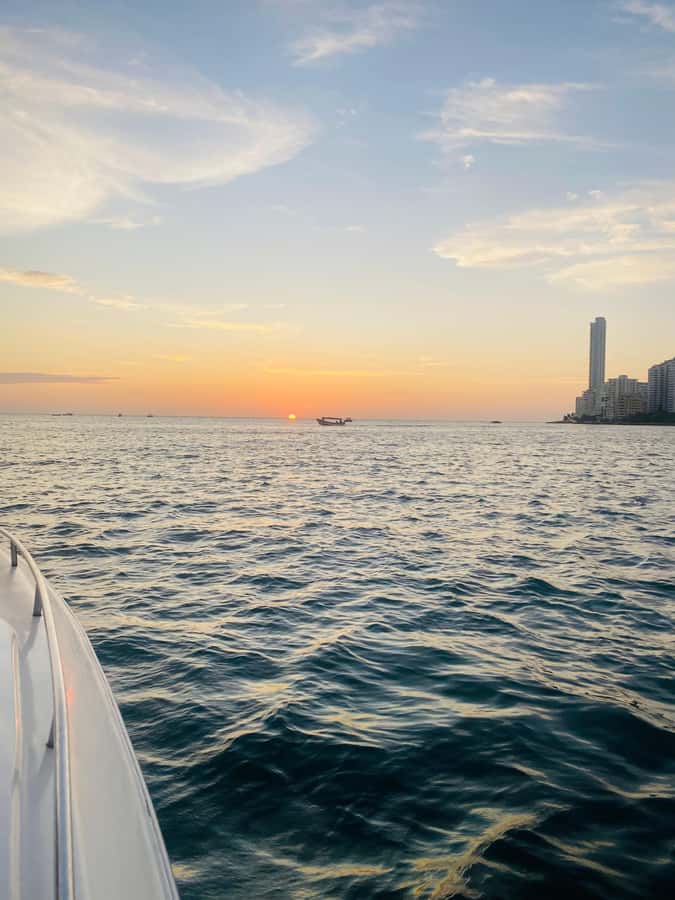 Nightlife: sunset boat party + tour of the old town - Should you book this sunset boat party?
