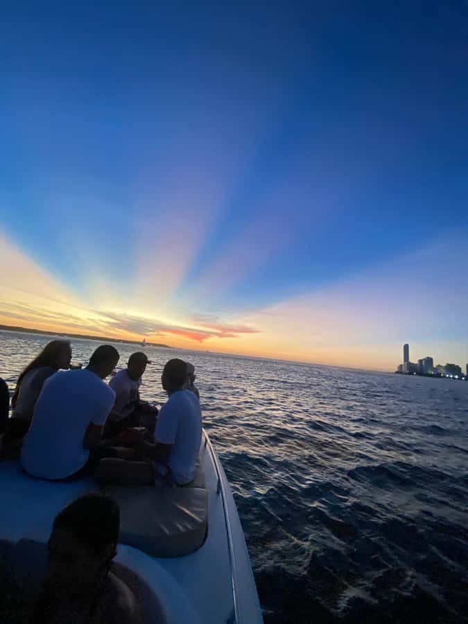 Nightlife: sunset boat party + tour of the old town - From Pegasos Pier to the Cartagena sunset