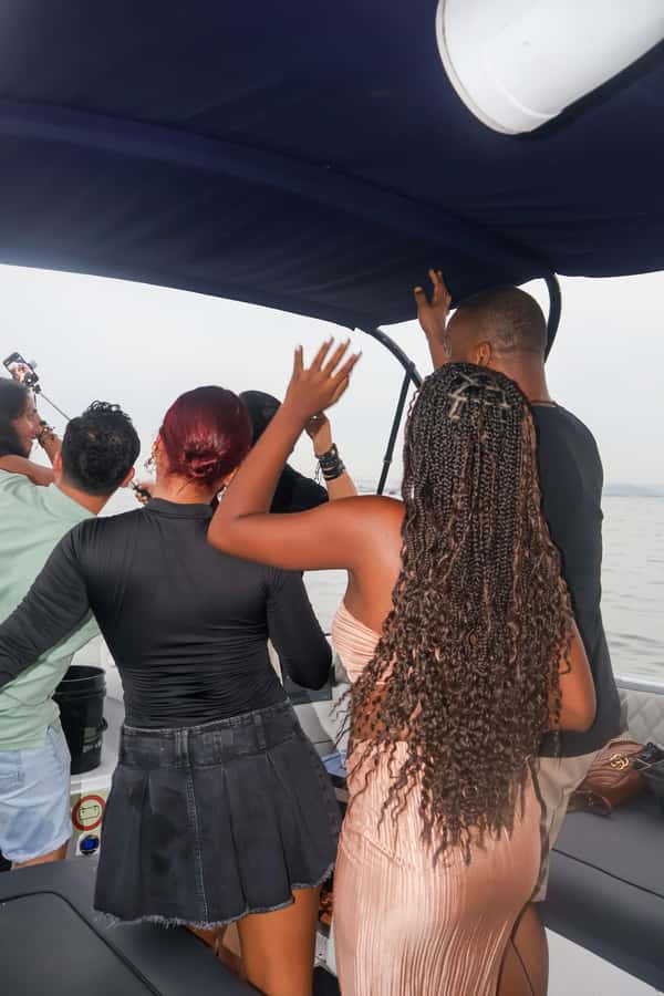 Nightlife: sunset boat party + tour of the old town - Getsemaní after dark