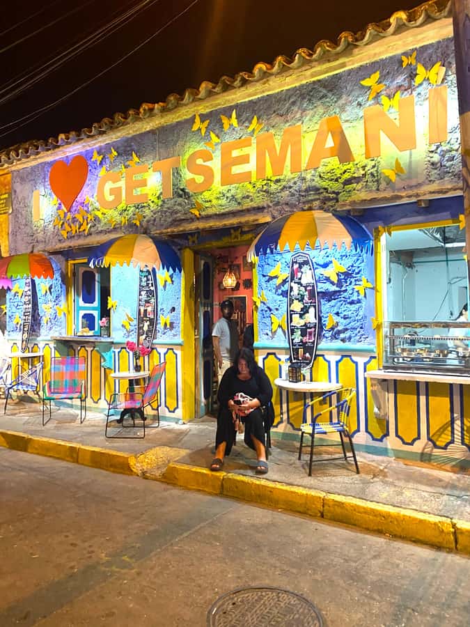 Nightlife: sunset boat party + tour of the old town - Who will enjoy this Cartagena night