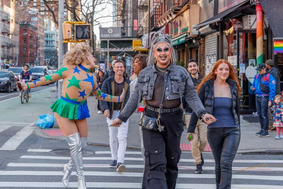 NYC: Drag Highlights - Bar Crawl & Show – Drinks Included! - Walking to the Main Drag Show