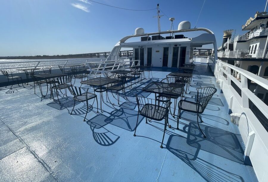 NYC: July 4th Fireworks Party Cruise with BBQ Buffet & Bar - The BBQ buffet from 7 PM to 9 PM