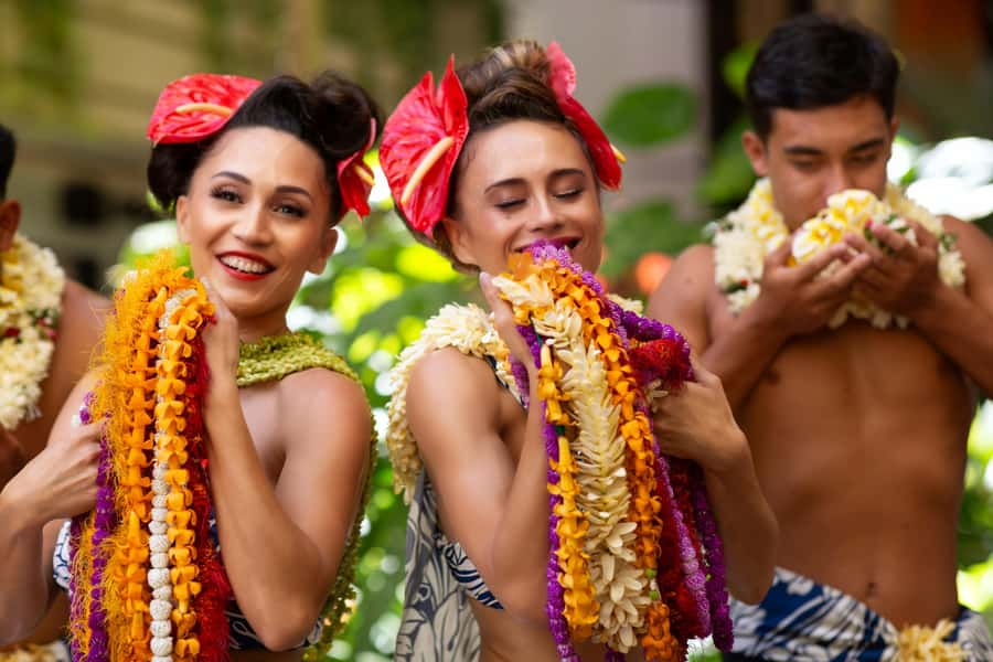 Oʻahu: Nā Lei Aloha Lūʻau & Dinner or Cocktail Show Option - What happens before the hula show