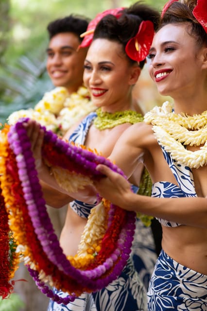 Oʻahu: Nā Lei Aloha Lūʻau & Dinner or Cocktail Show Option - Food, service, and the atmosphere