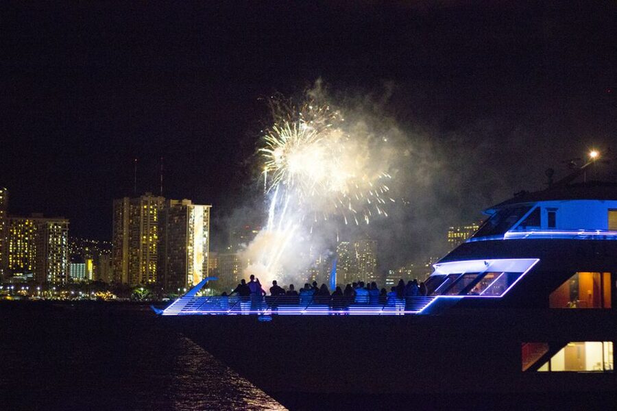Oahu: Friday Night Fireworks Cocktail Cruise - Should you book The Majestic?