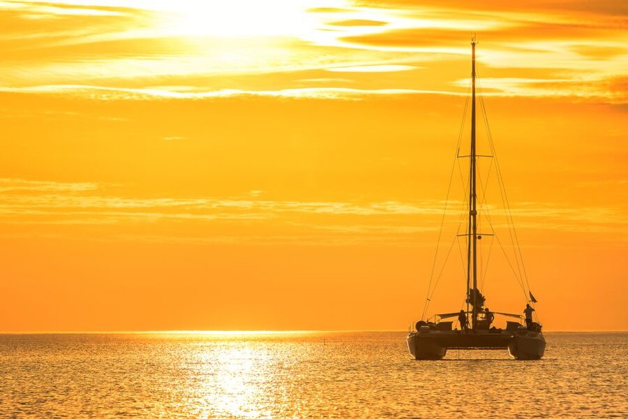 Oahu: West Oahu Sunset Cruise with Cocktails and Appetizers - Why the Waiʻanae coast makes a better sunset backdrop