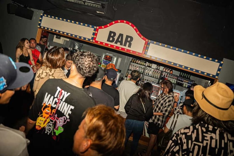 Okinawa:Sky BAR TOPTREE Nightclub Entry Ticket+Drink & VIP - How the evening changes after dark