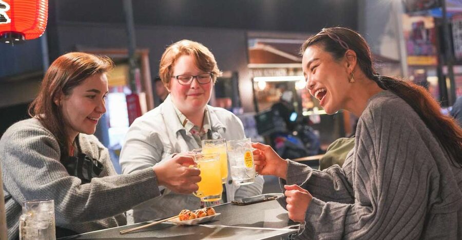Osaka: Bar-Hopping Night Tour in Namba - First izakaya: kushikatsu and a local drink