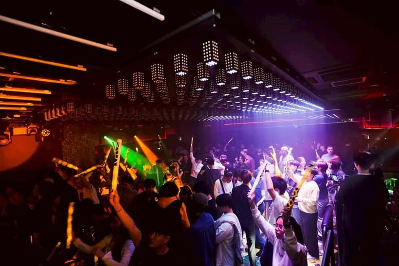 Osaka Dotonbori:GIRAFFE Nightclub Ticket with Drink/VIP Plan - VIP packages for groups of up to six