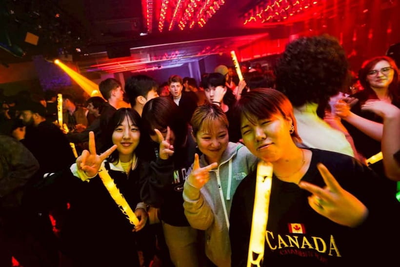 Osaka Dotonbori:GIRAFFE Nightclub Ticket with Drink/VIP Plan - What happens from 10 PM to 4 AM