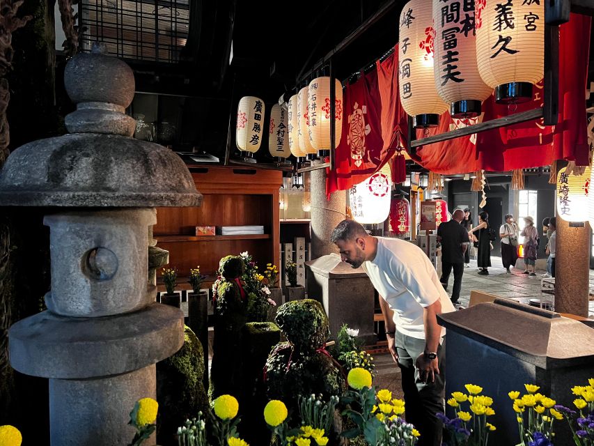 Osaka: Izakaya Bars Guided Walking Tour - The guides make or break the evening