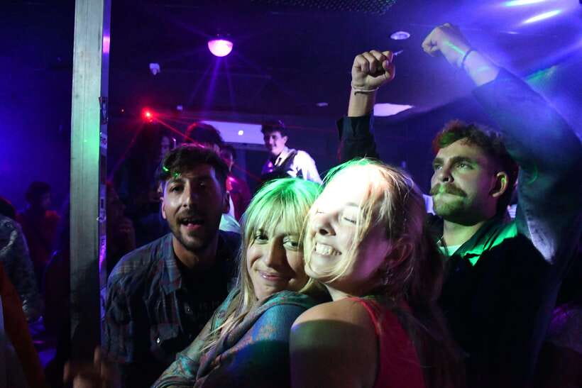 Pai Pub Crawl: The Best Nightlife in Town! - The first bar stop and one hour of social time