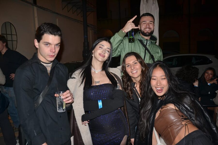 Palermo: Guided Bar Crawl with Shots and Discounts on Drinks - What you get for $20
