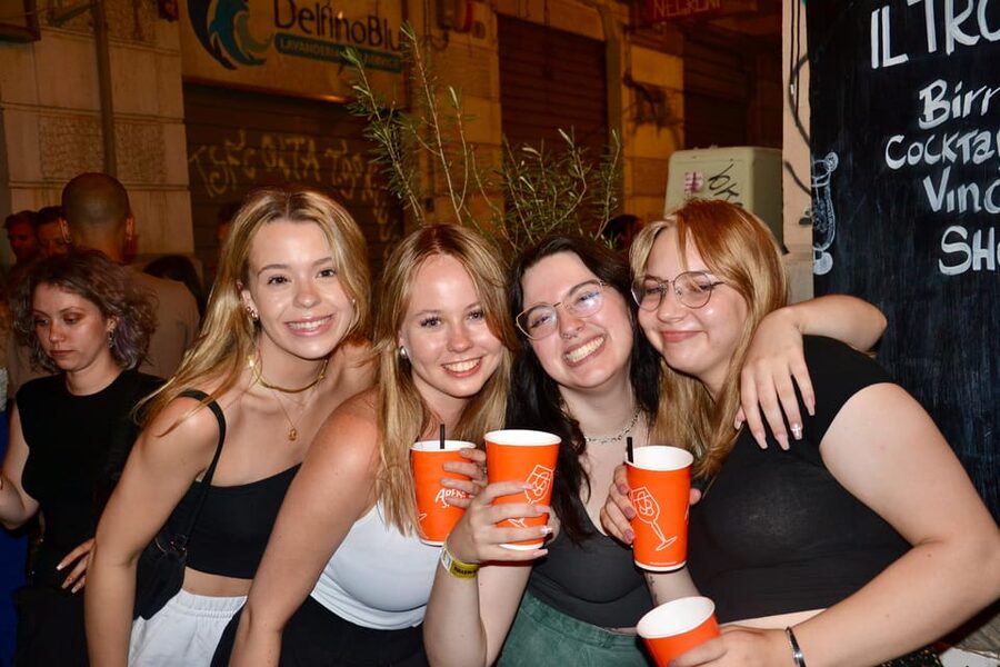 Palermo: Guided Bar Crawl with Shots and Discounts on Drinks - Who should book this experience
