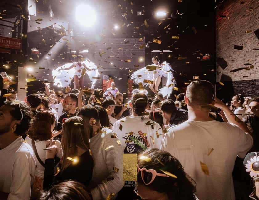 Paris After Dark: Speakeasy, Cocktails, Local Bars & Clubs - Timing, walking, and what to wear