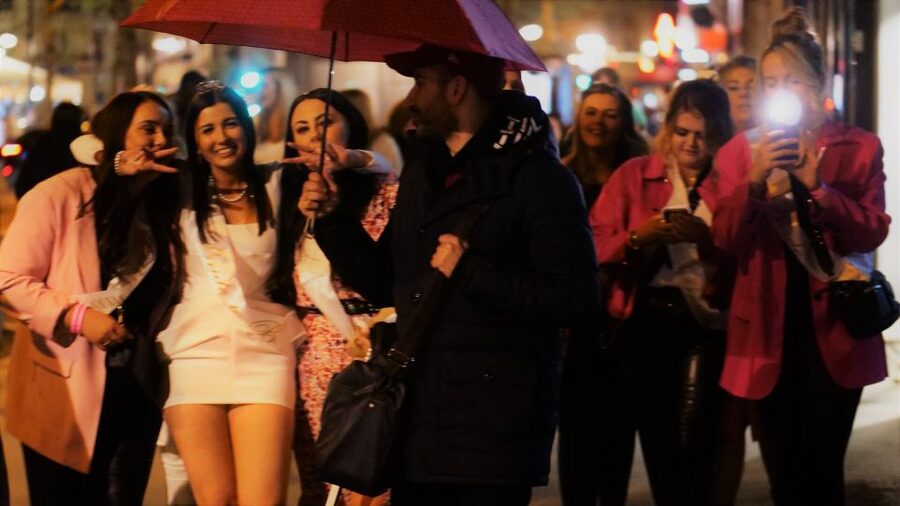 Paris: Latin Quarter Guided Pub Crawl to Bars and Clubs - FAQ