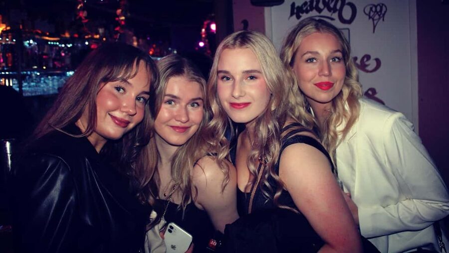 Paris: Latin Quarter Guided Pub Crawl to Bars and Clubs - The nightclub finish and the smart-dress rule
