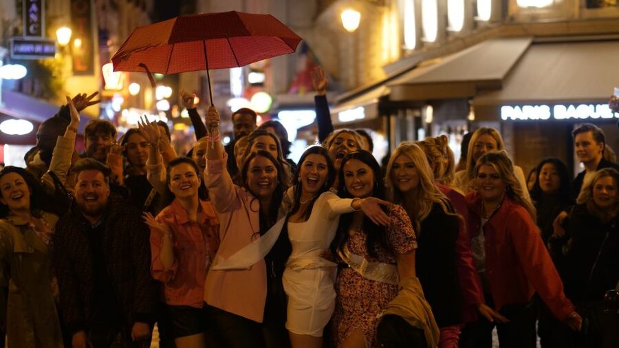 Paris: Latin Quarter Guided Pub Crawl to Bars and Clubs - Three bars, three chances to find your crowd