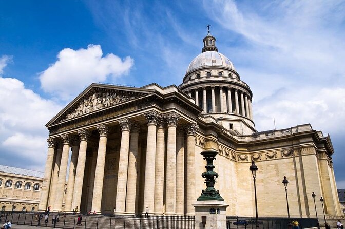 Paris Latin Quarter Pub Crawl Bars and Clubs - Passing Notre Dame and the Seine