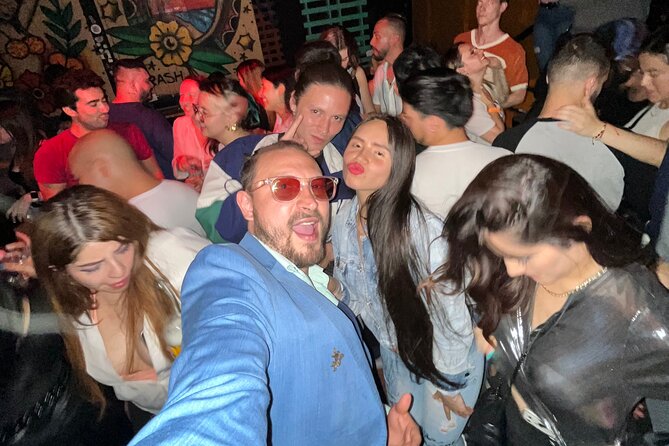 Party Crawl: 6 Nightclubs, DiscoTruck, AfterParty, 1h Openbar pub - The Chiva Rumbera turns transportation into the party